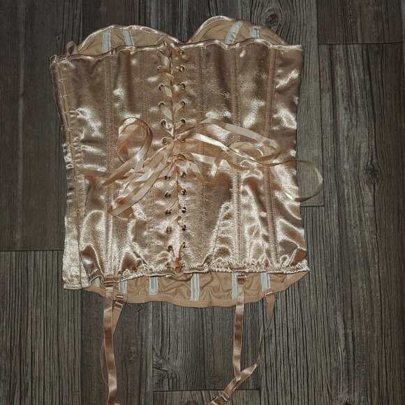 Slimming Corset in Nude 🐵 🙈 🙉 🙊 EUC - Picture 9 of 11